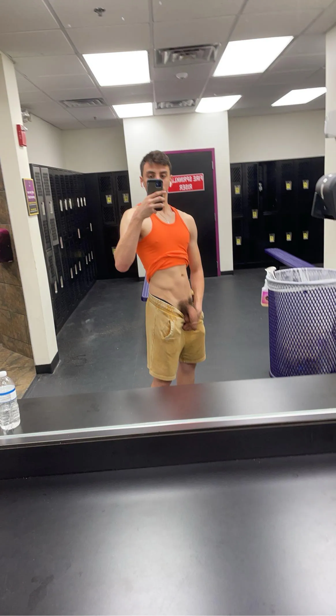 Showing off at the gym 😏