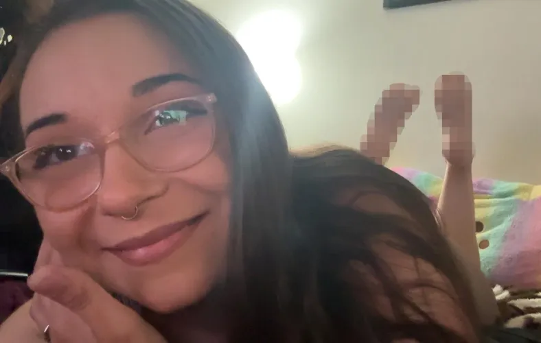 Too many triggers at once! Eyes, lips, hair… if only you could see my feet 🥱