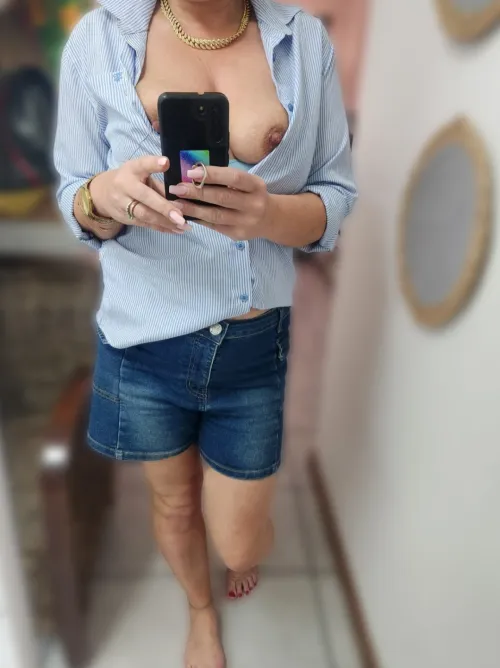 When I'm not home,that's how my 🔥 Hotwife 🔥 teases me 😍😍😍