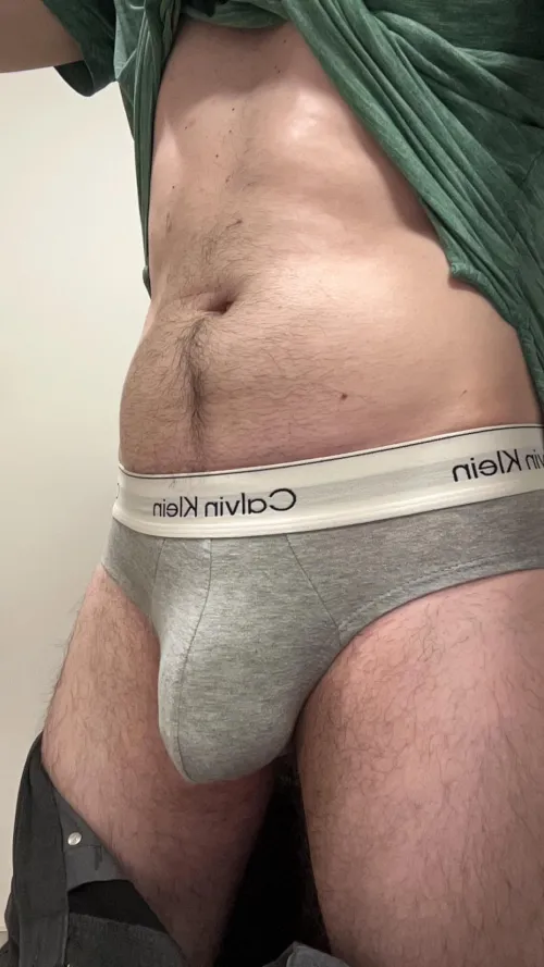 White boy who bulges every time he thinks about Asian cock 😳