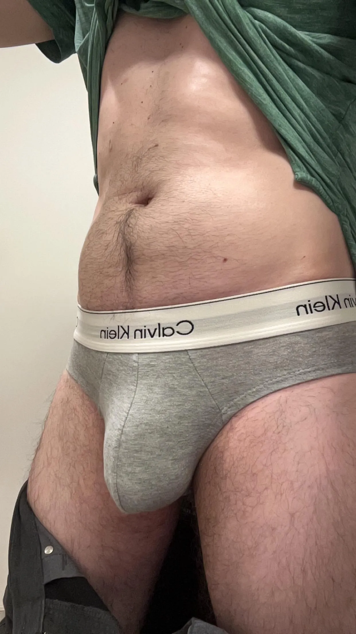 White boy who bulges every time he thinks about Asian cock 😳