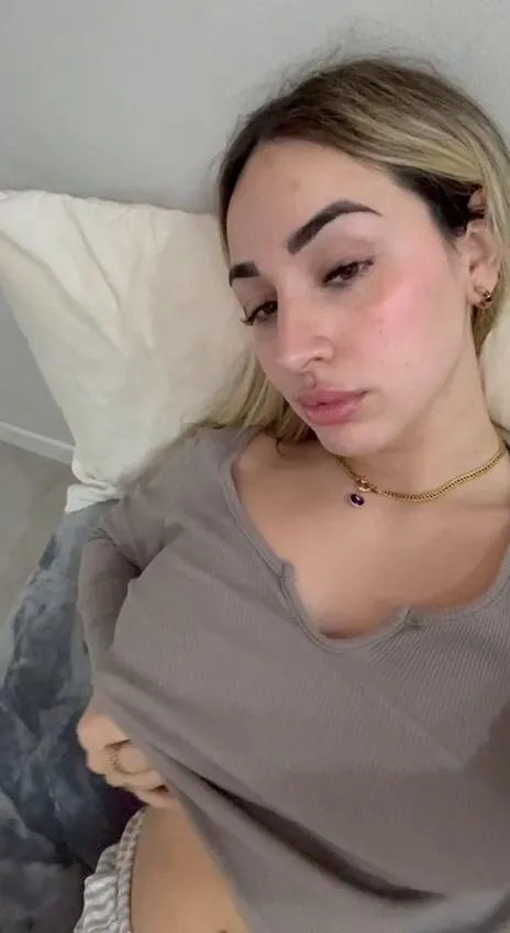 22 [F4M] I like when older men forget their self-control around me