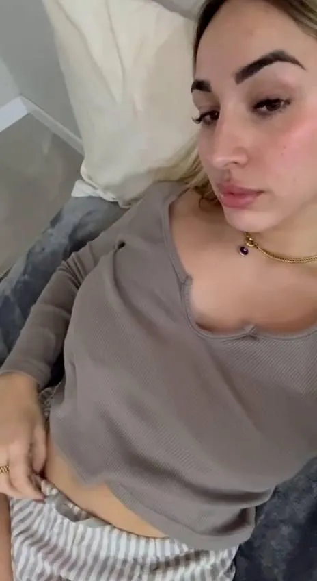 22 F4M would you smash me hard and don’t stop even if my legs are shaking hard.