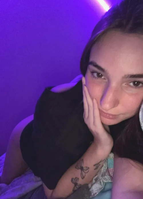 Bored and horny, who's down to have some fun together?