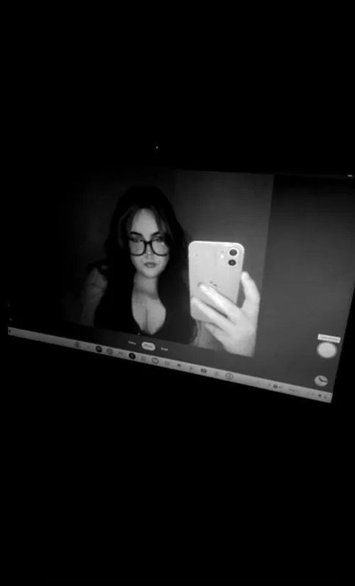 Can you really handle a domme? Or are you just trying to be brave 🤔