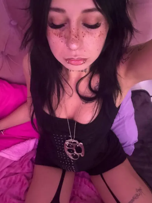 every curve of me is begging for ur hands rn