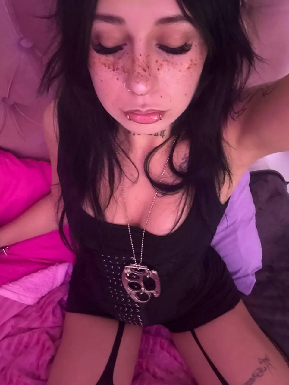 every curve of me is begging for ur hands rn