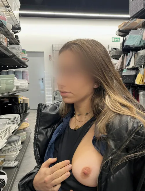 I'm addicted to boob flashing