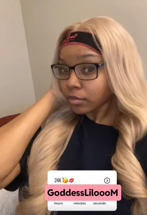 I’ve been so busy but it’s my birthday🥳🥳🥳🥳🥳 !!! Load them sends up ! Everything on u bitches!