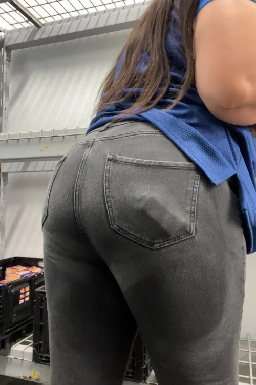 POV stop staring at my ass and help me stock 😳😳