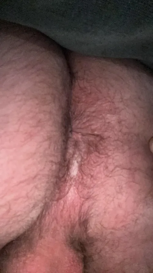 Really want my hole licked and sniffed, it’s sweaty and musty