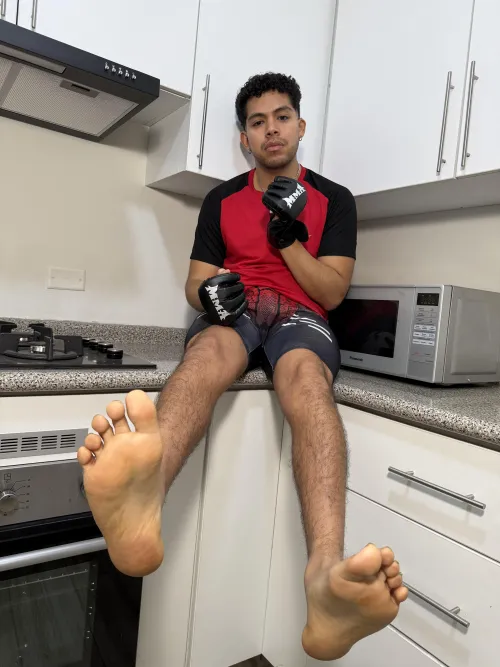 sniff those soles while i look down on you mhmm 💥💦