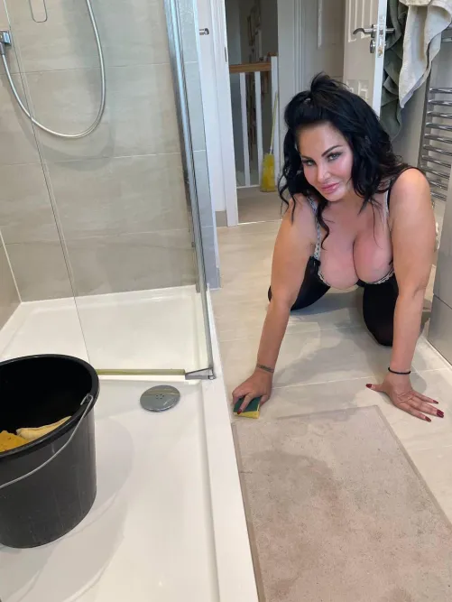 Stepmom love to clean the bathroom while stepson taking a shower