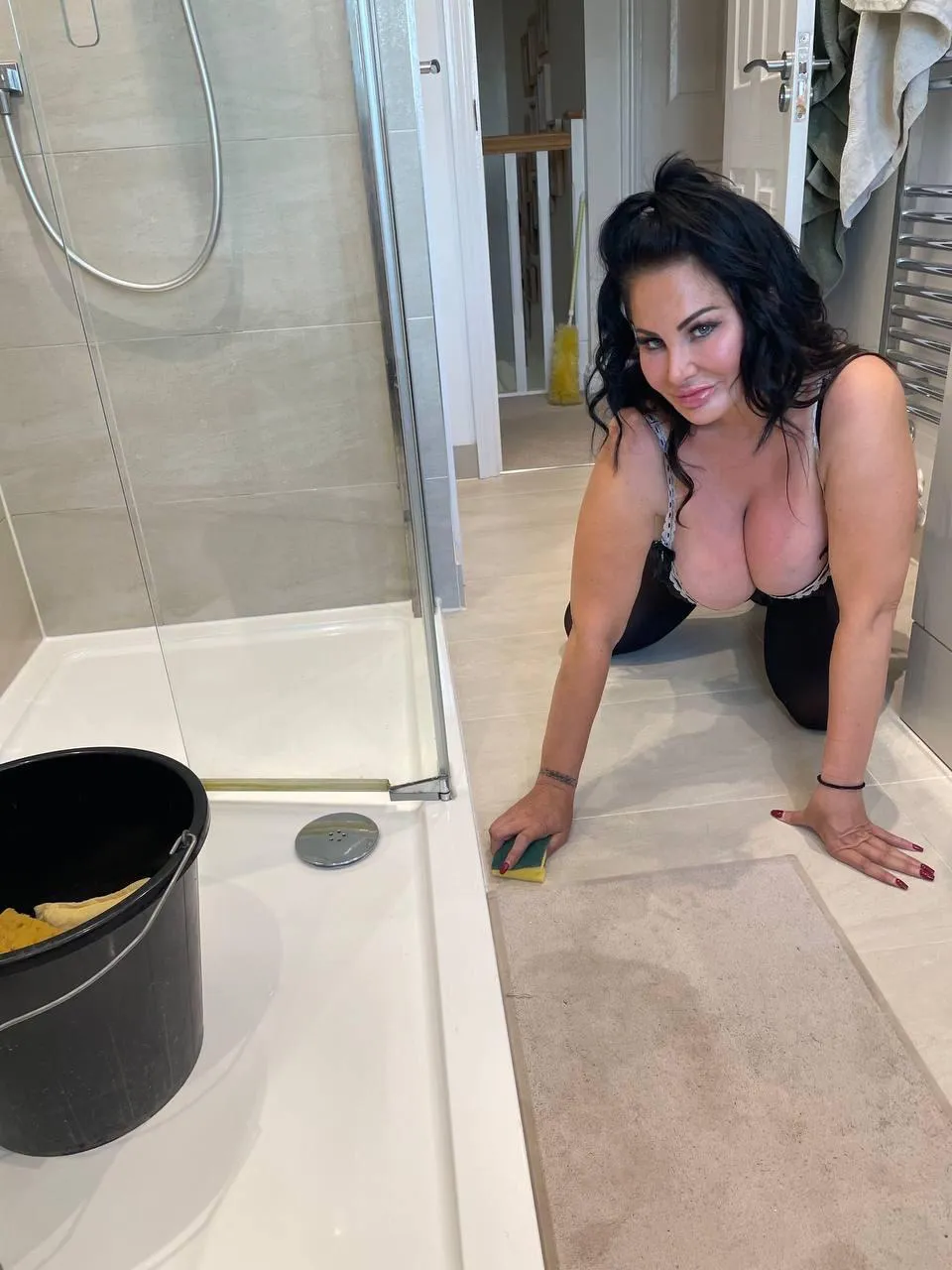 Stepmom love to clean the bathroom while stepson taking a shower