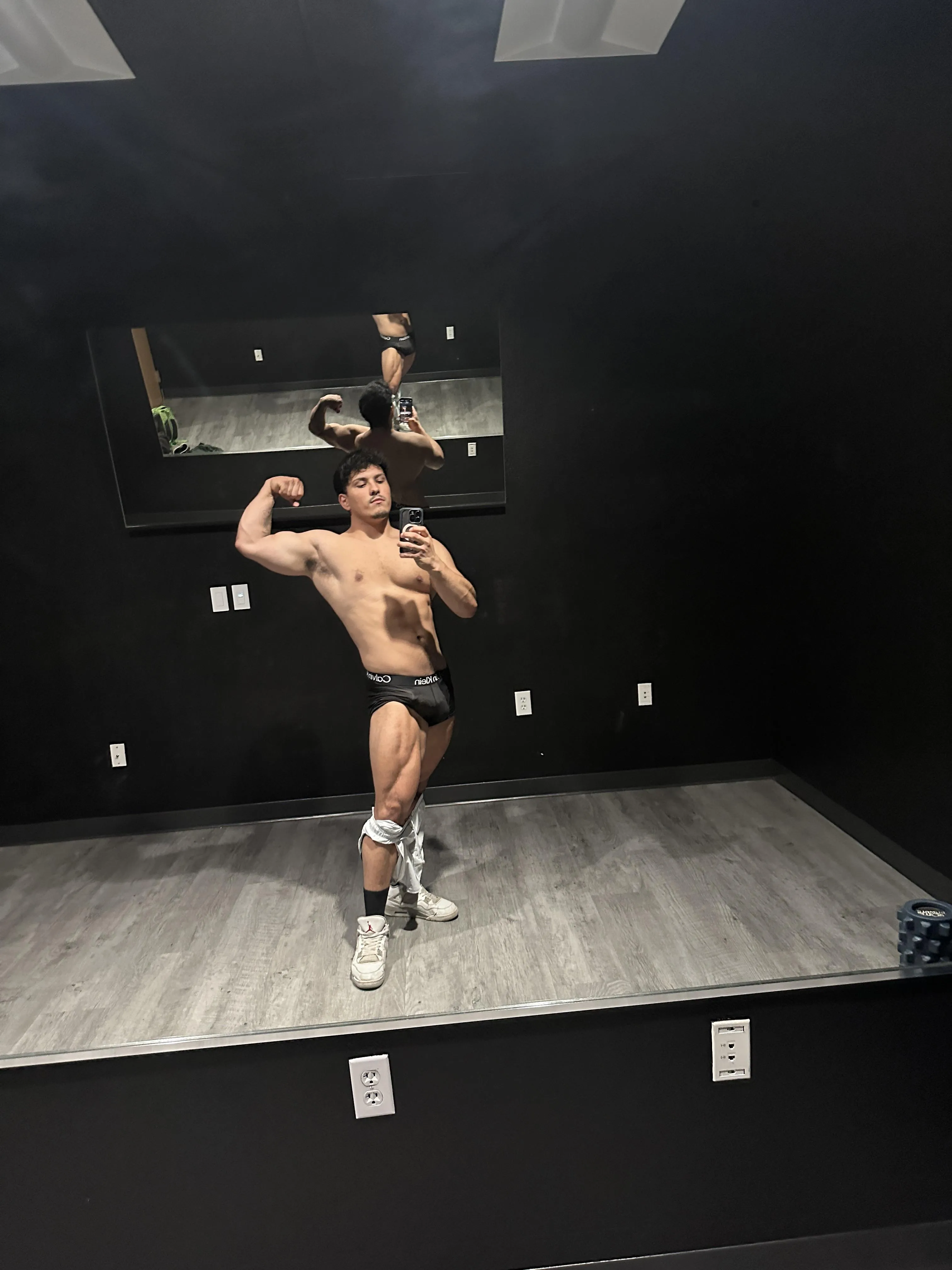 (22) how’s the Friday pump looking😏