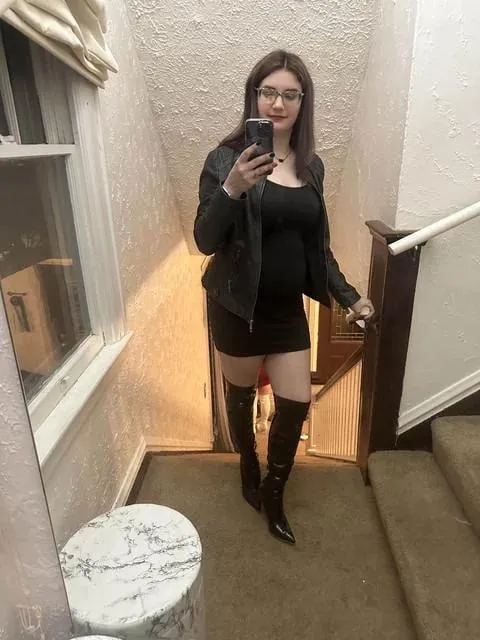 Bf coming visit me next weekend, who wants to run away with me before that and lock me down?~