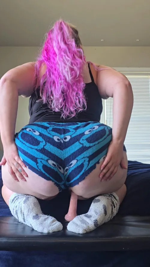 Imagine my fuzzy socks on your chest while this booty bounces in your lap😋😈