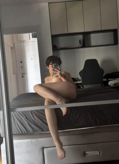 18 [f4m] Loving the way I wear confidence. Every curve, every glance.