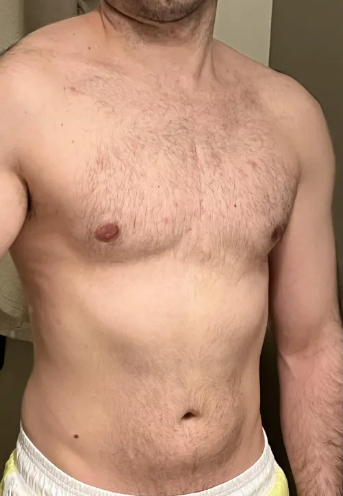 34 fit bwc top looking for smooth bottoms to breed.