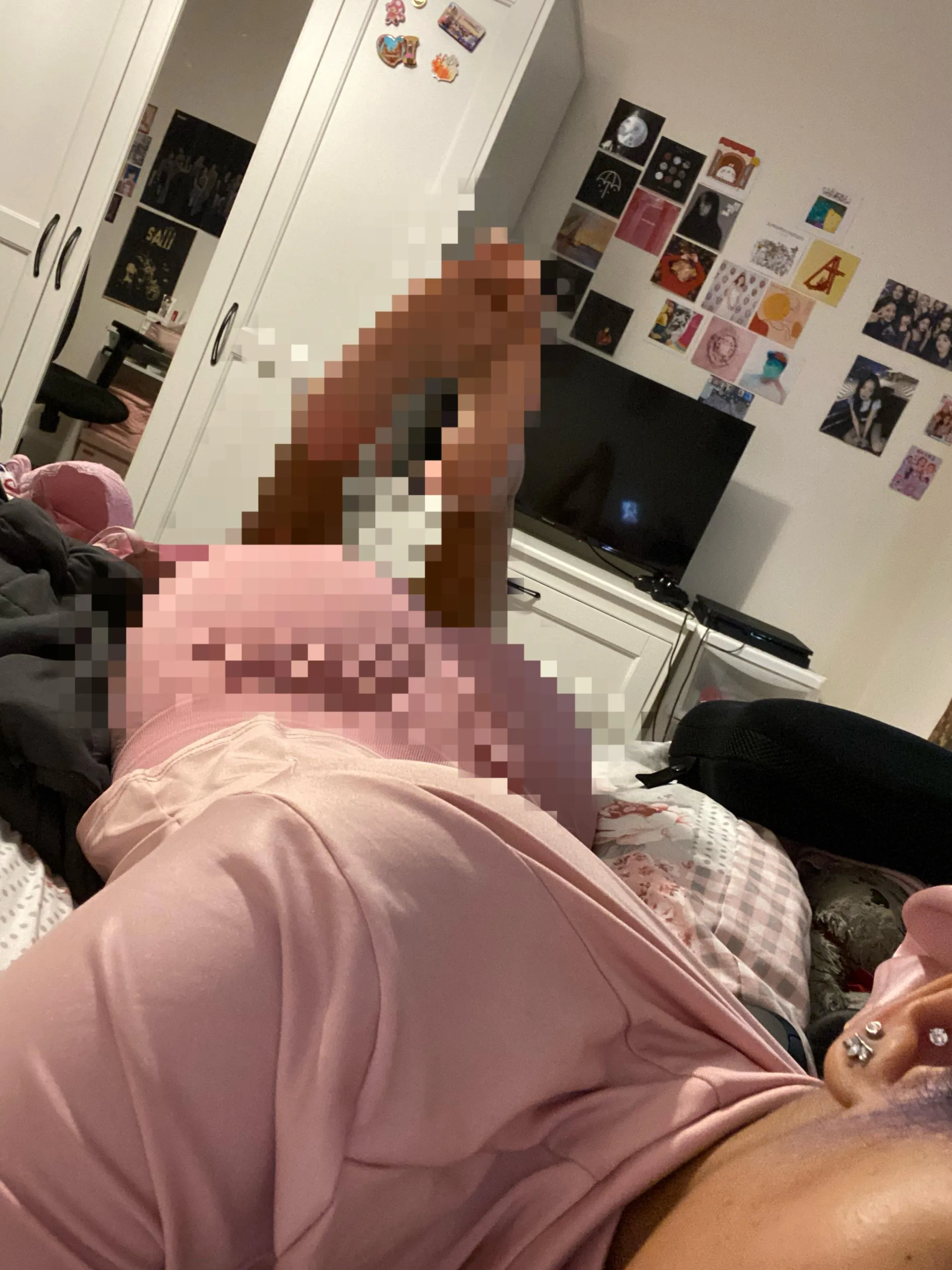 aww poor beta doesn’t get to see anything 😂😂