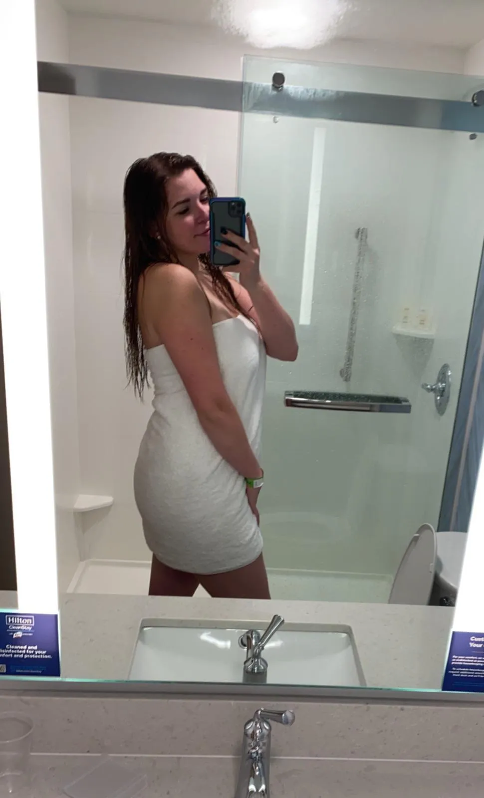 First thing I do in a hotel room is get naked 😋