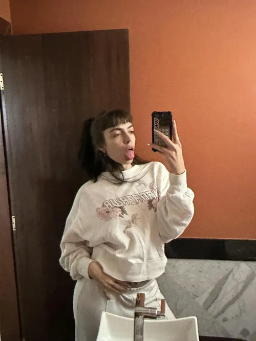 getting hot in these white sweater .. not sure if sweat or wet 💦