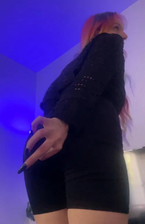 Gf always digging in her butt