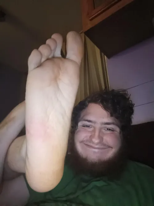 M 23 Always love how big my sole looks next to my face 😁☺️