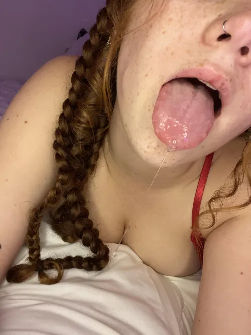 Tu veux que je bave sur ta queue ?🫣