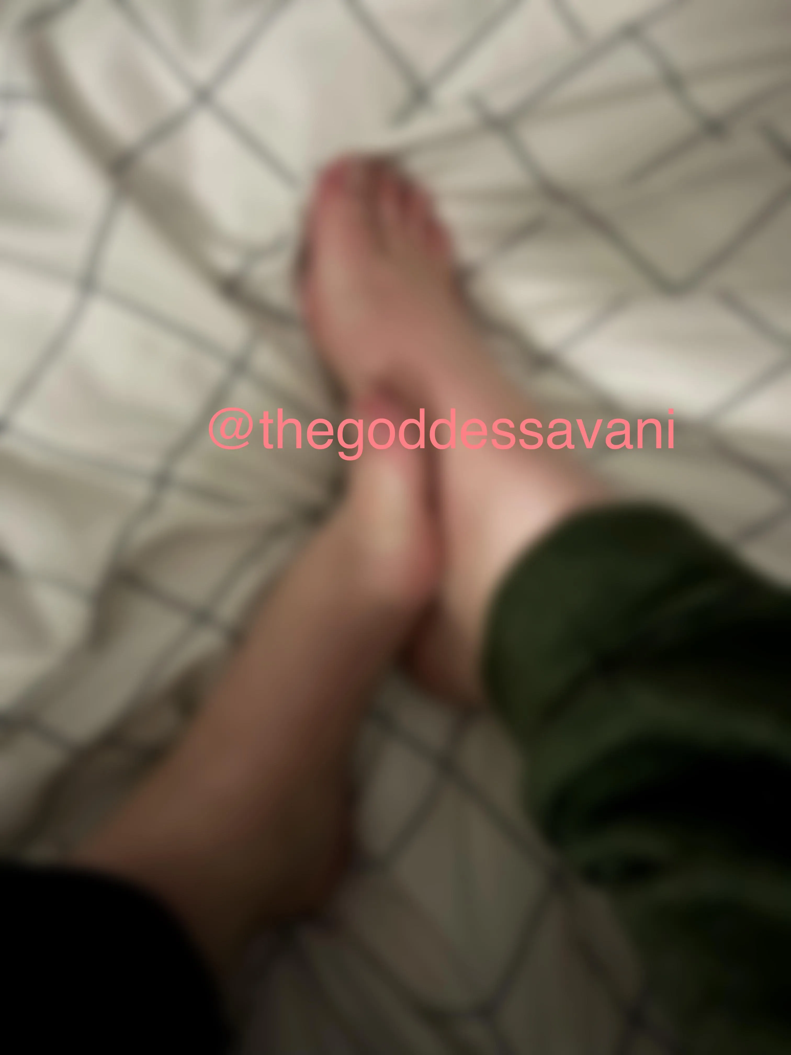 Worship my pretty feet 🥰