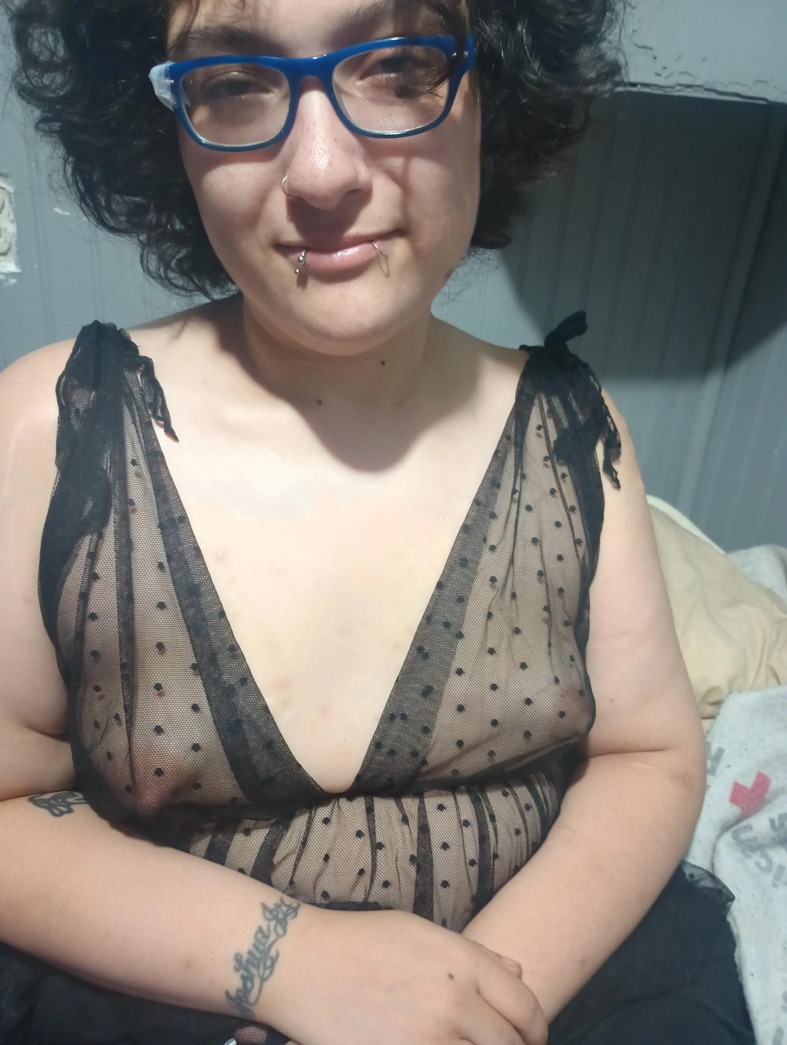 32, mentally ill and autistic, herniated lumbar disc, scoliosis, stenosis and degenerative disc disease. Just got new lingerie and felt cute ☺️