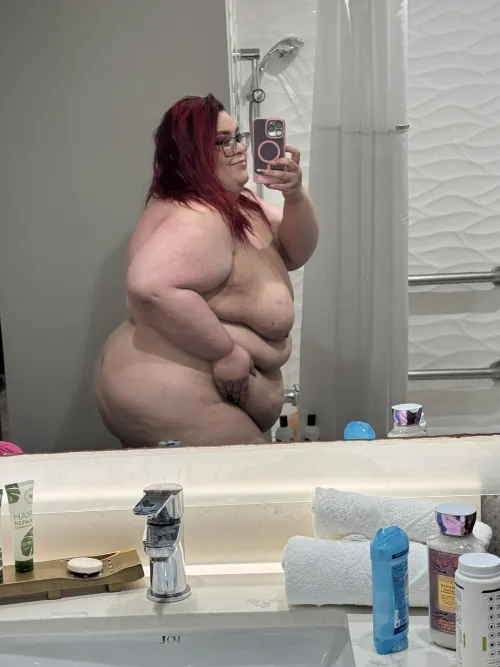 A thick goddess in the flesh 🍑