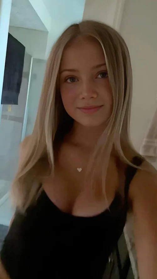 can i be someone's lil girl?? 18yo