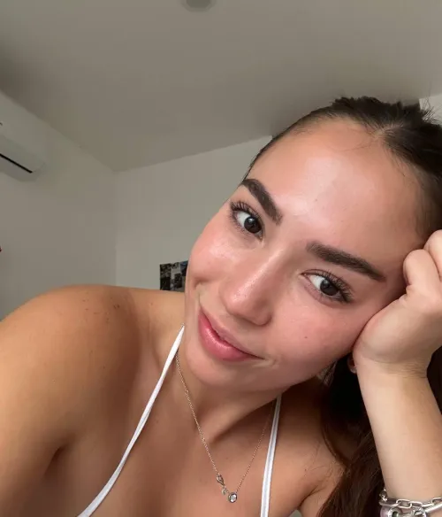 can you resist a pretty girl like me?