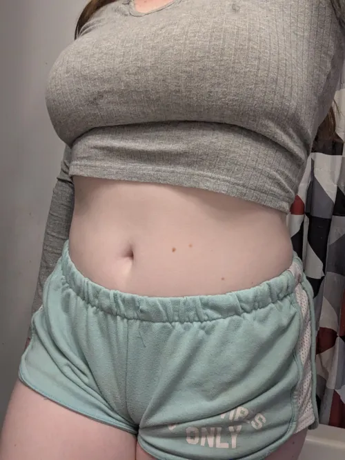 Curvy mom to play with. (Selling) Tele sweetredruby for GFE,sexting and more!