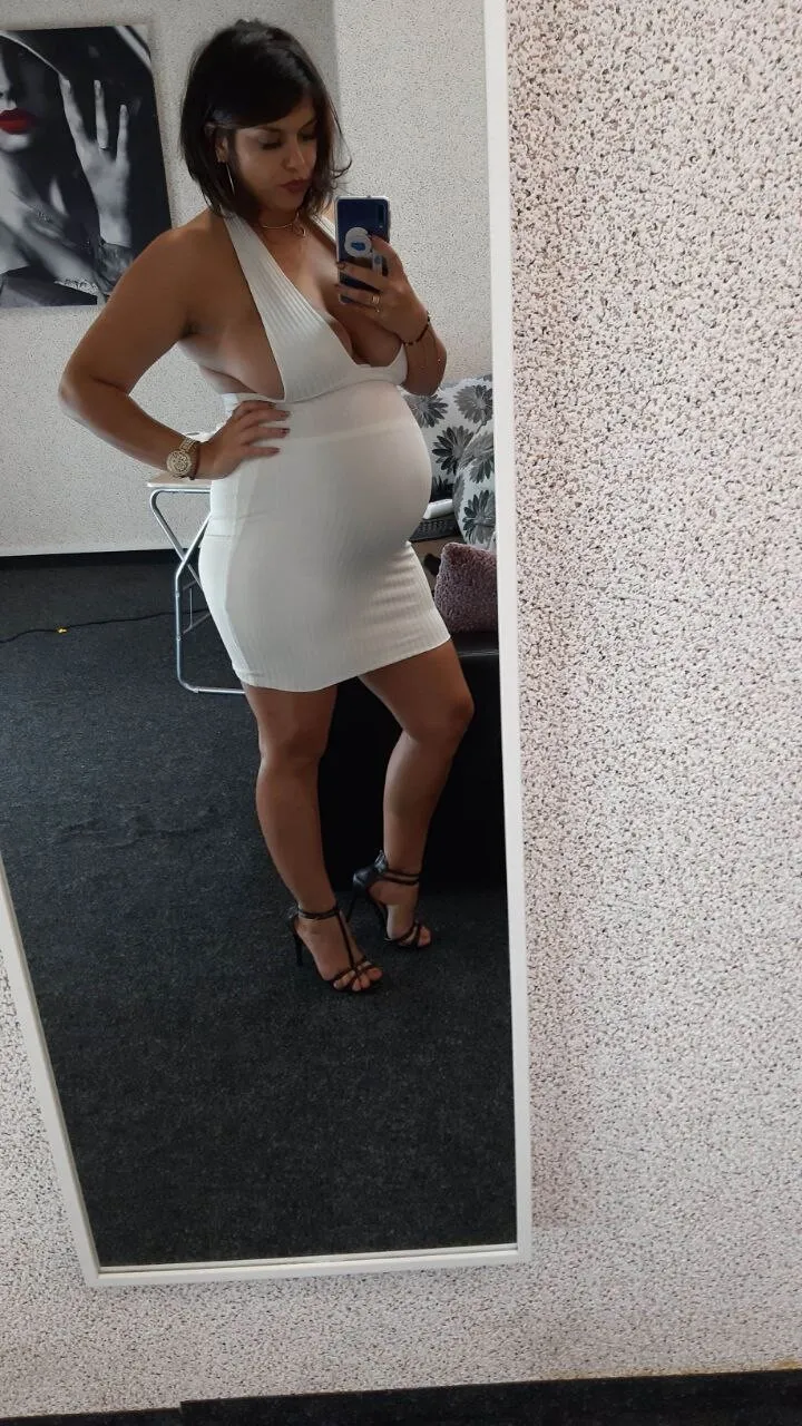 Do you like the view of this elegant pregnant lady?