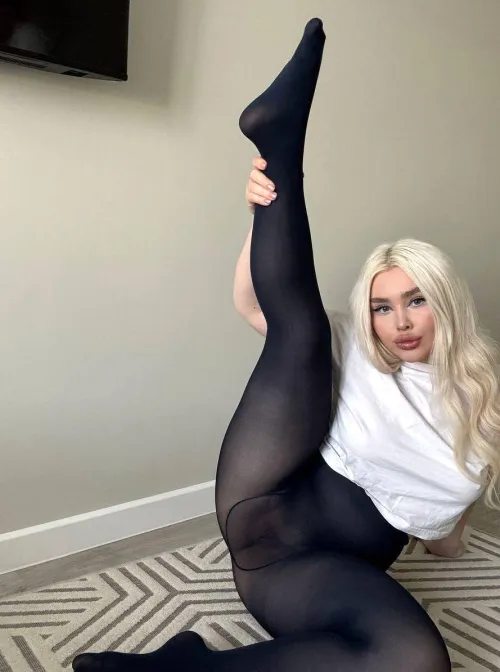 My pussy doesn't want to wear panties with pantyhose