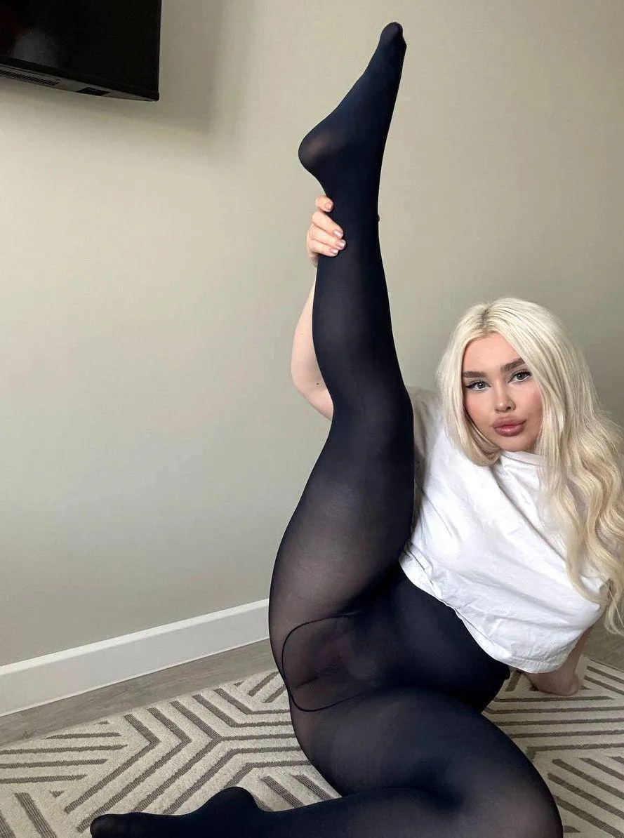 My pussy doesn't want to wear panties with pantyhose