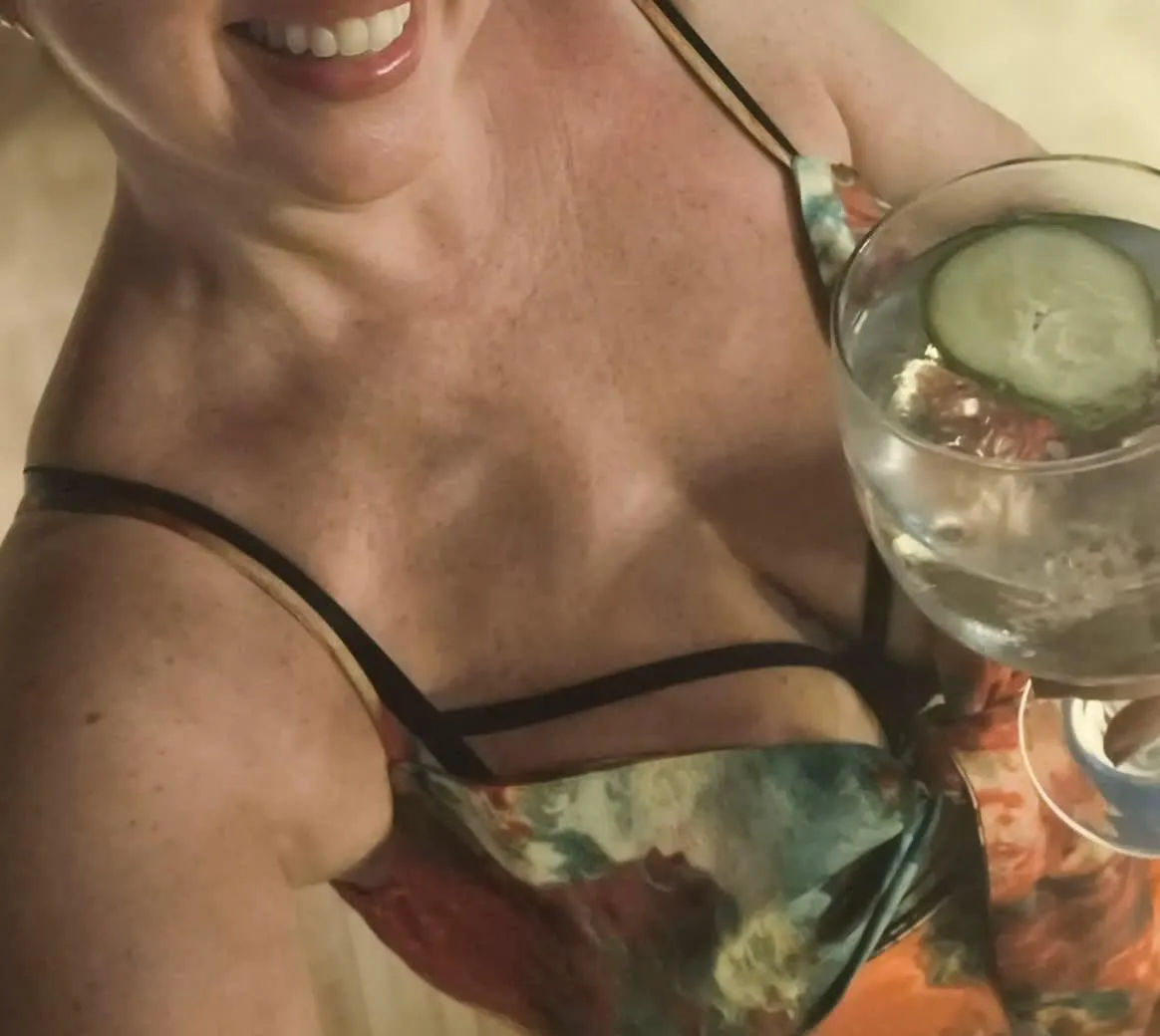 Natural mom look with a dirty little secret, wanna find out what it is?