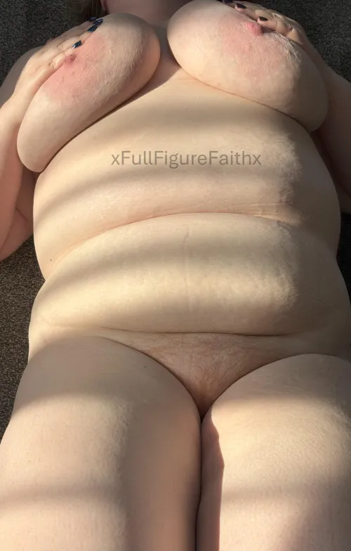 Pale double belly
