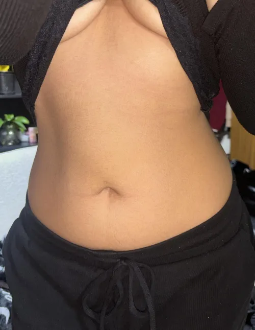 Peach fuzz tummy pic