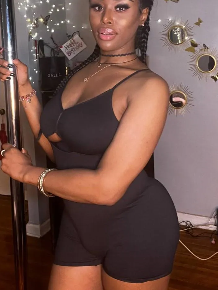 Want some nudes? Y or N? (I'll be sending nudes to the first 20 comments)😉