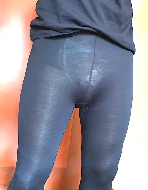 Anyone wears to the gym discretely? i tend to get leaks when i work out and need some protection to keep the tights or leggings dry ><