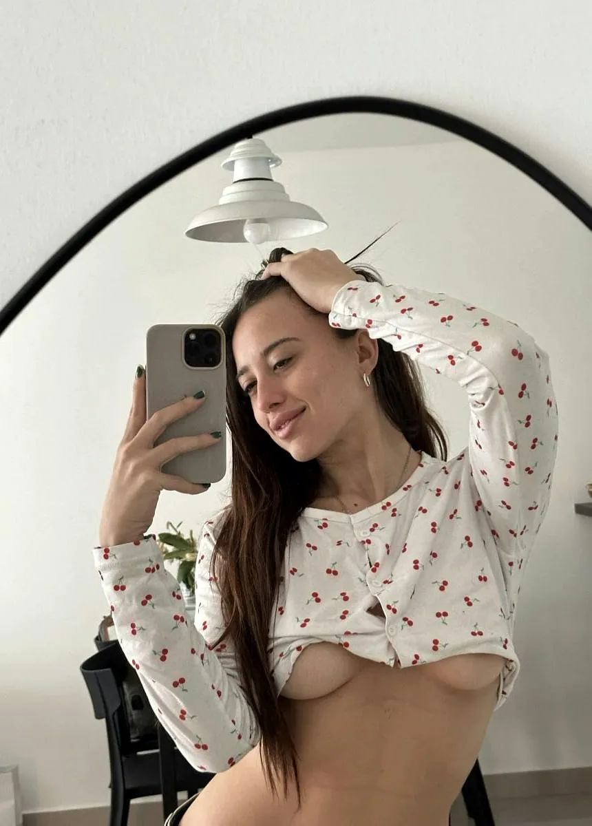 Im getting real horny right now 20F