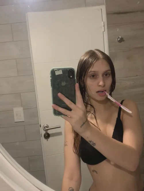 Eyes down, hips pushing up