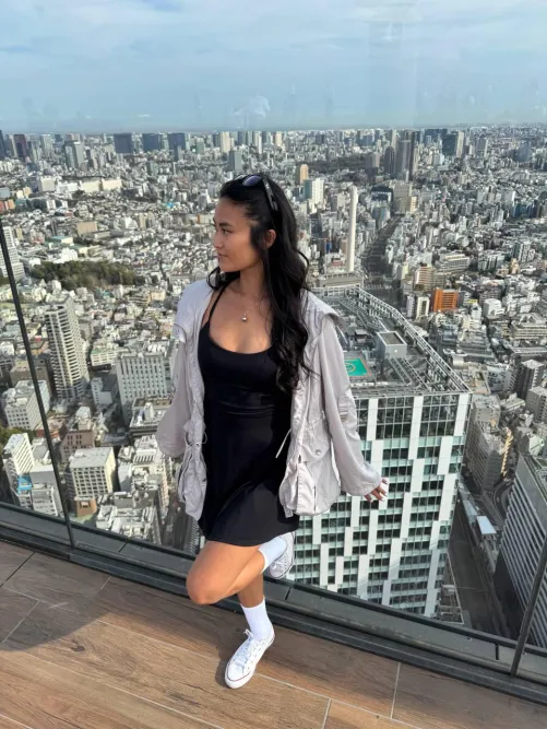 Petite smile, dirty laugh—I’ll keep you restless 😏💋