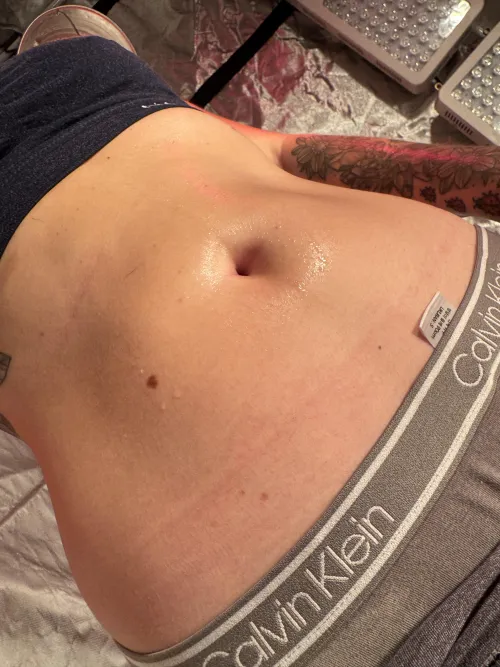 Up close of my sweaty tummy 💧