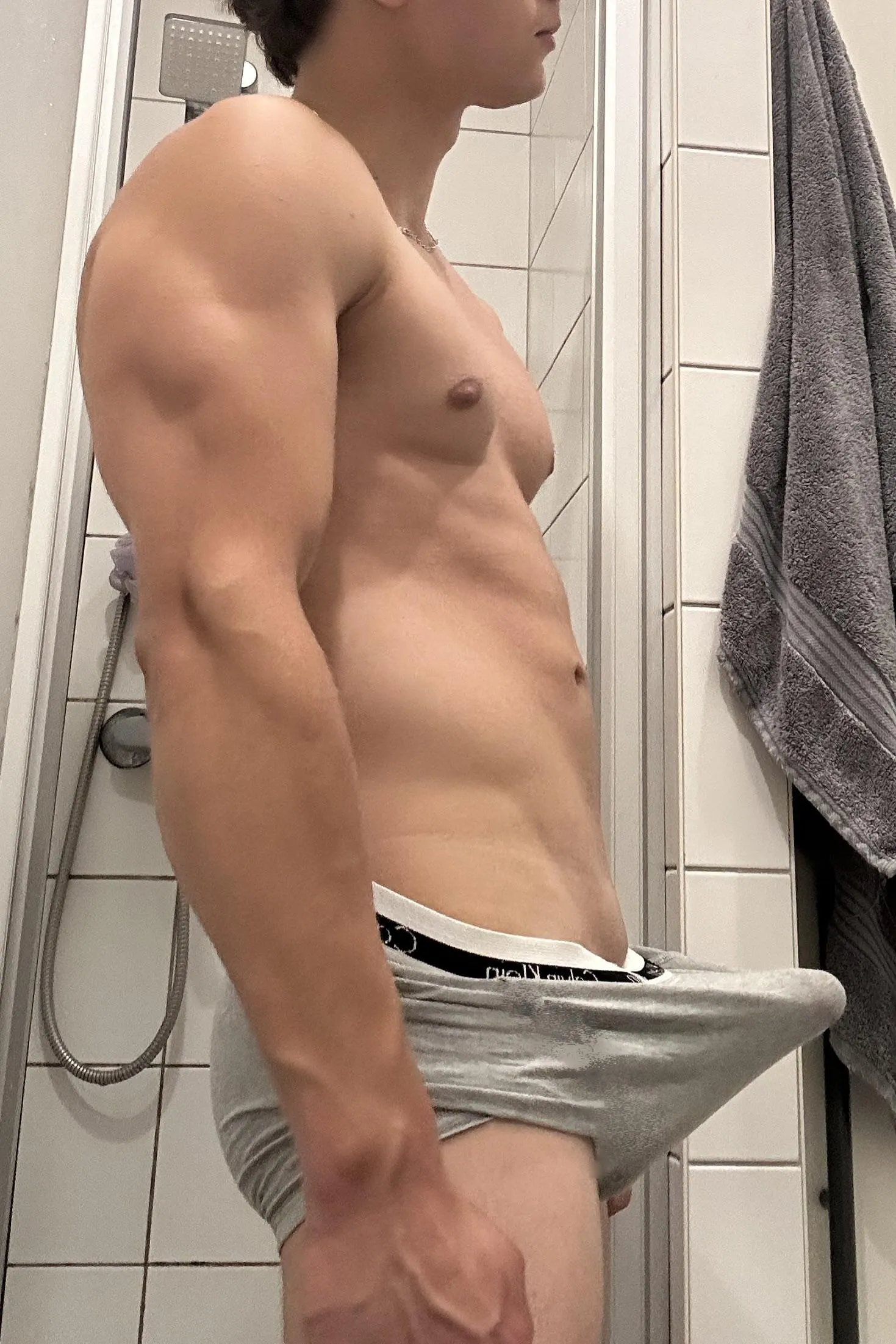 [20]Rate my bulge from 1 to 10