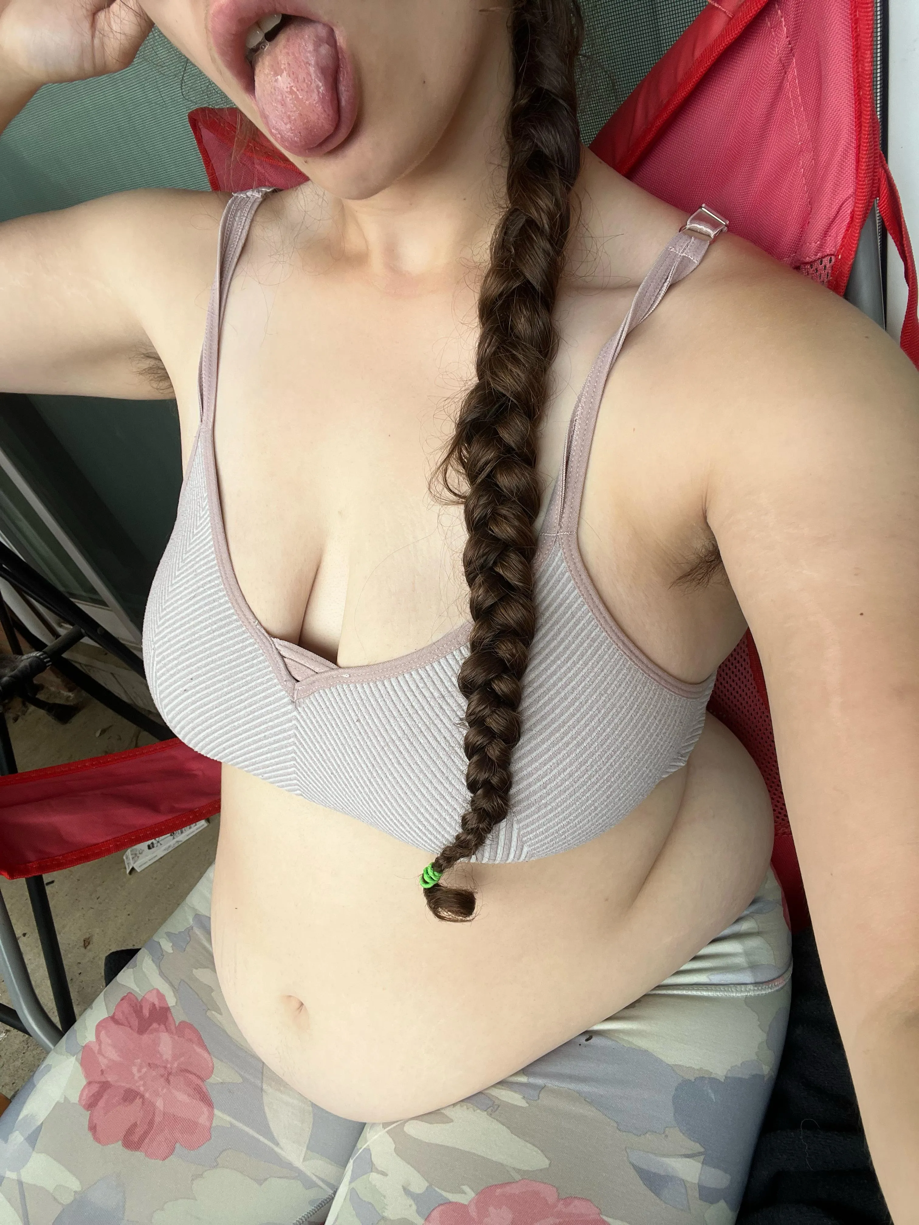 Anyone into fat girls?🥺