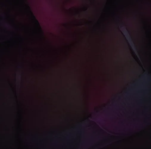 Pasabik ni wifey habang nasa work. Me and my wifey is looking for a thirdie(regular and long term). DM me if you're interested.